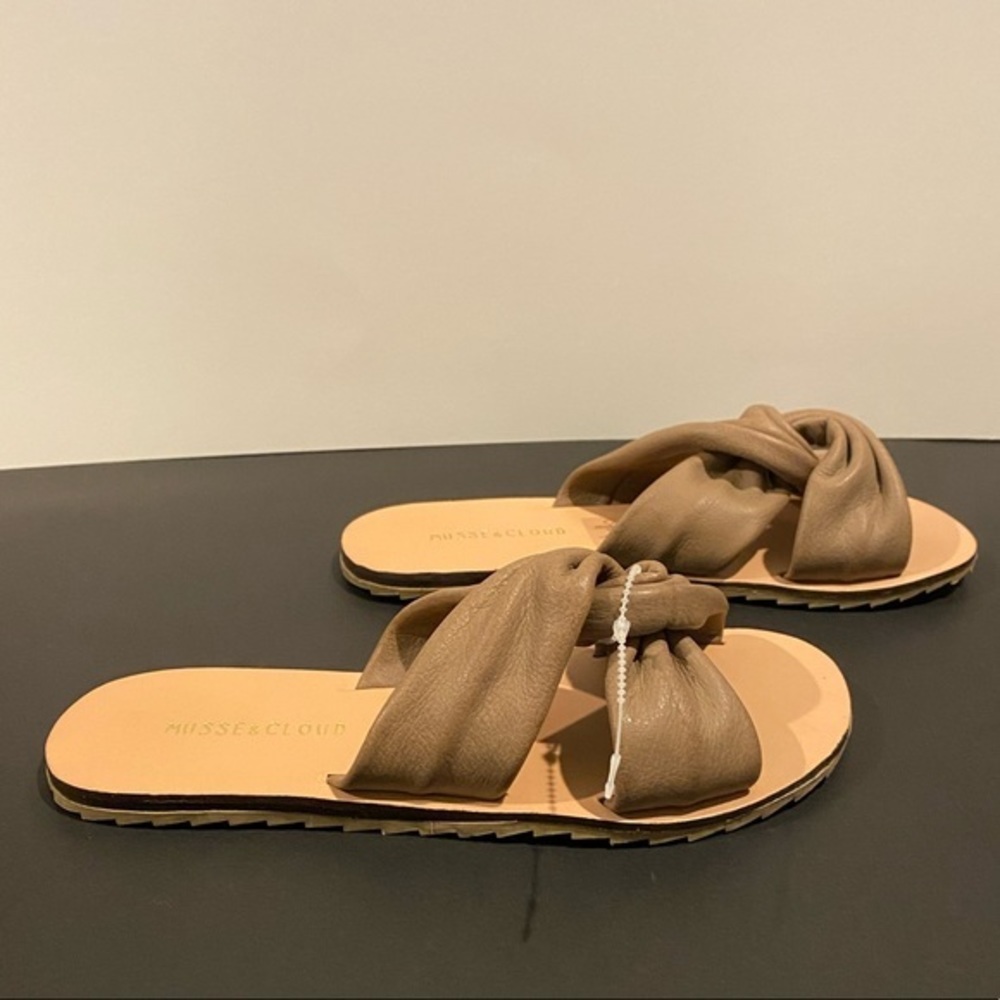 ModCloth Musse & Cloud Women Twist Taupe Butter Soft Leather Slides Sandals New - Picture 4 of 8